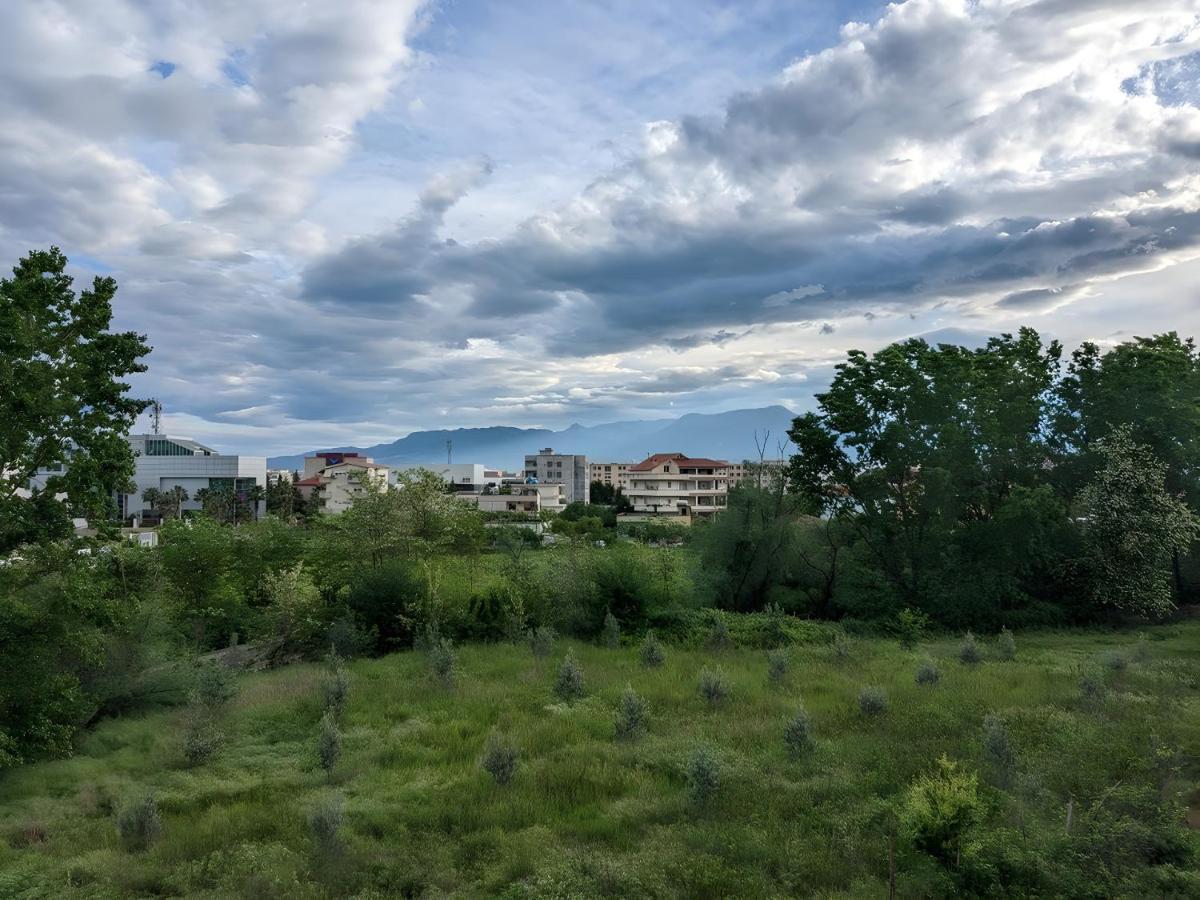 Sunny Riverside Tirana'S Oasis - Breakfast & Dinner Ngoại thất bức ảnh